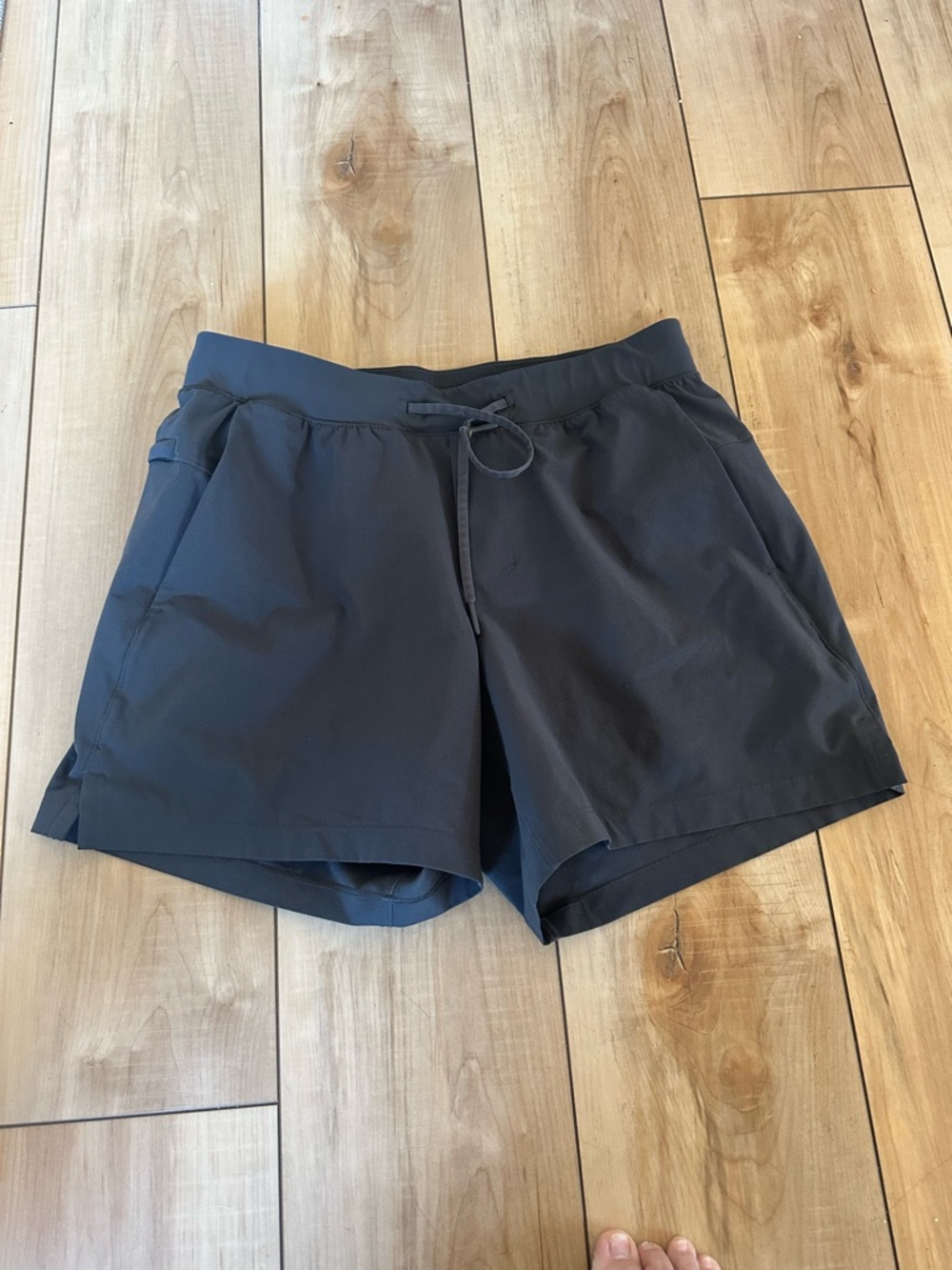 Lululemon pace breaker 5” unlined men’s shorts - Charcoal - Picture 2 of 4